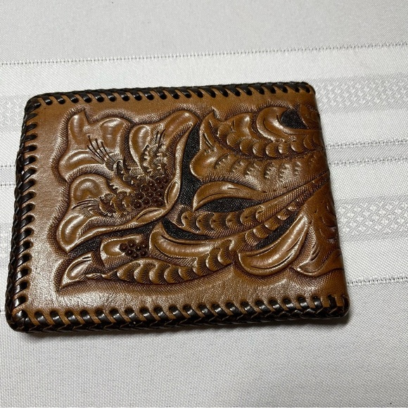 Hand Tooled Leather Bifold Wallet withh money clip - Picture 5 of 5